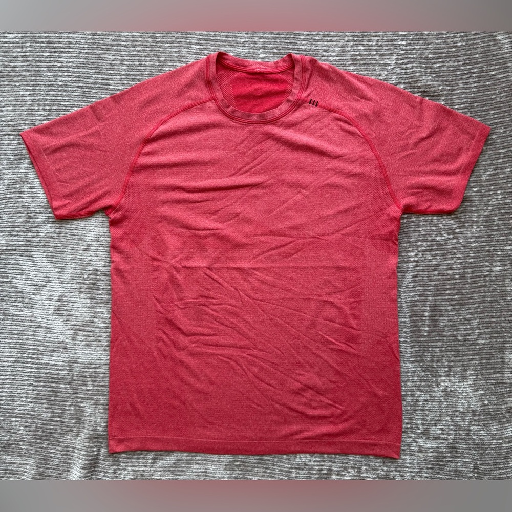 Lululemon Men’s Metal Vent Tech Short Sleeve Red Size M